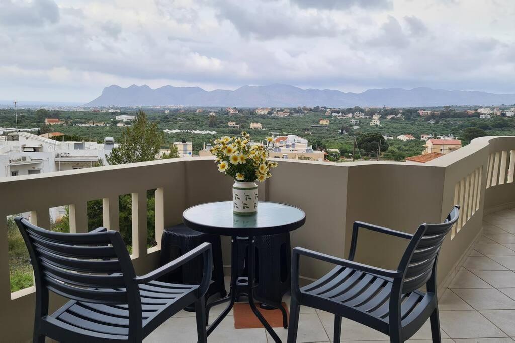 Physis Apt- Big Comfortable With View Apartment