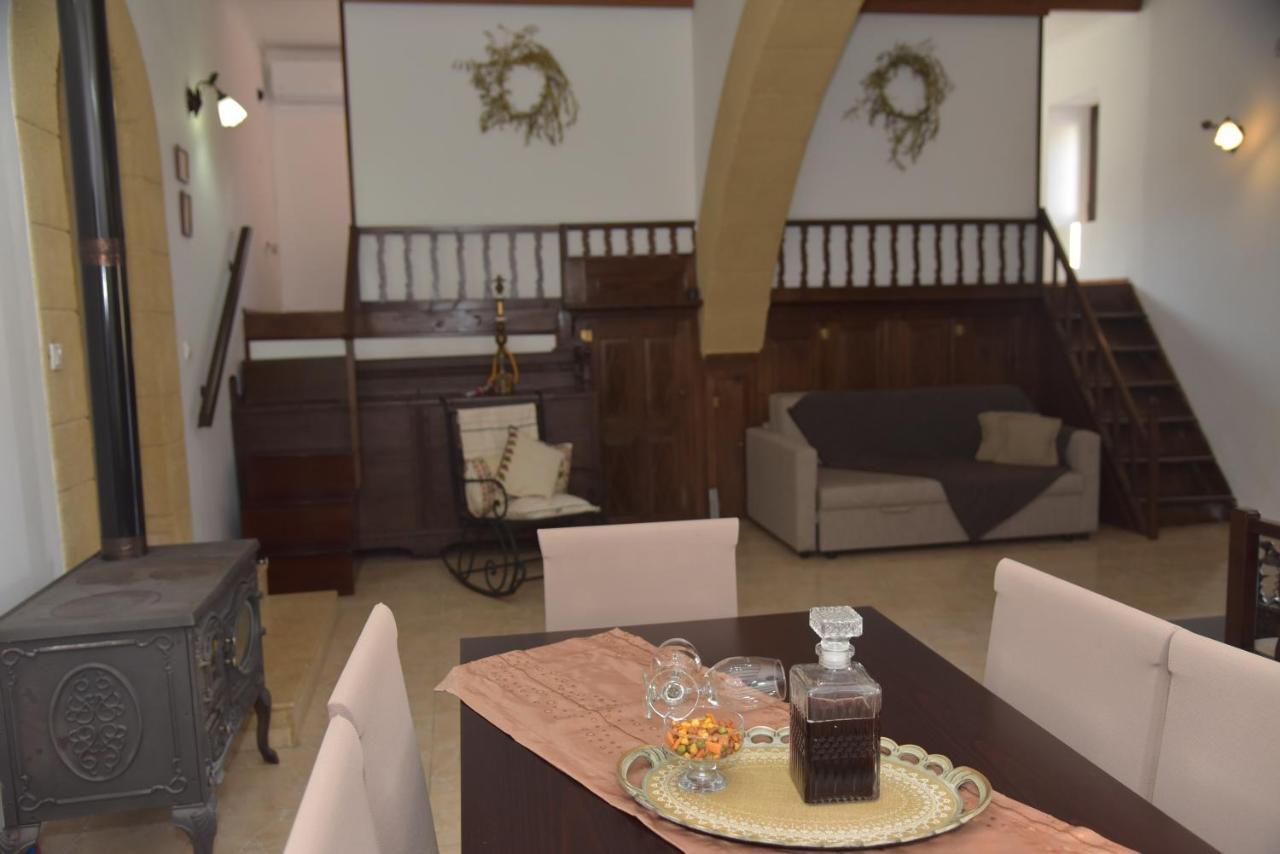 Kamara Traditional House Soroni