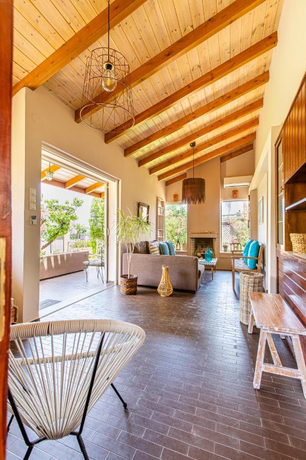 Anna's Sea House Near To A Sandy Beach! * Kato Daratso