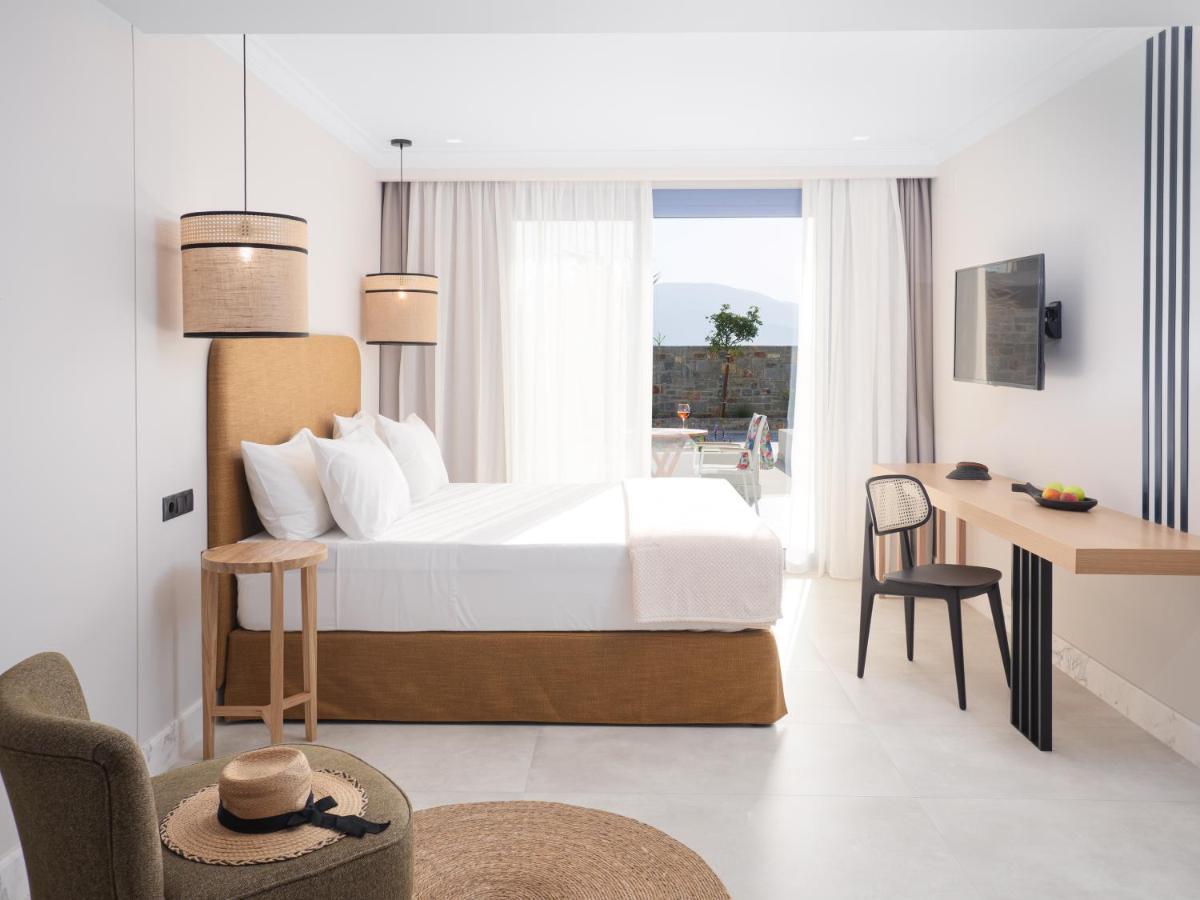 Pyrgos Blue Aparthotel