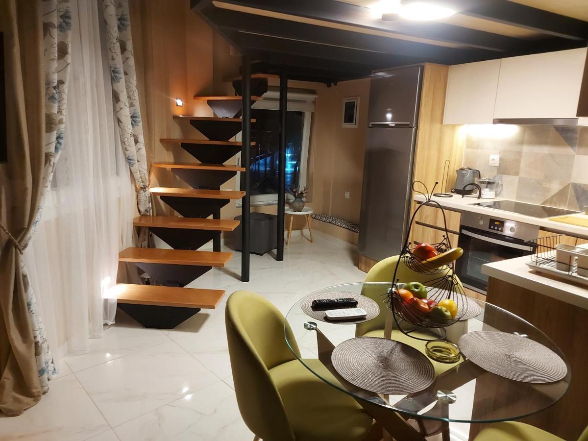 Lefis House