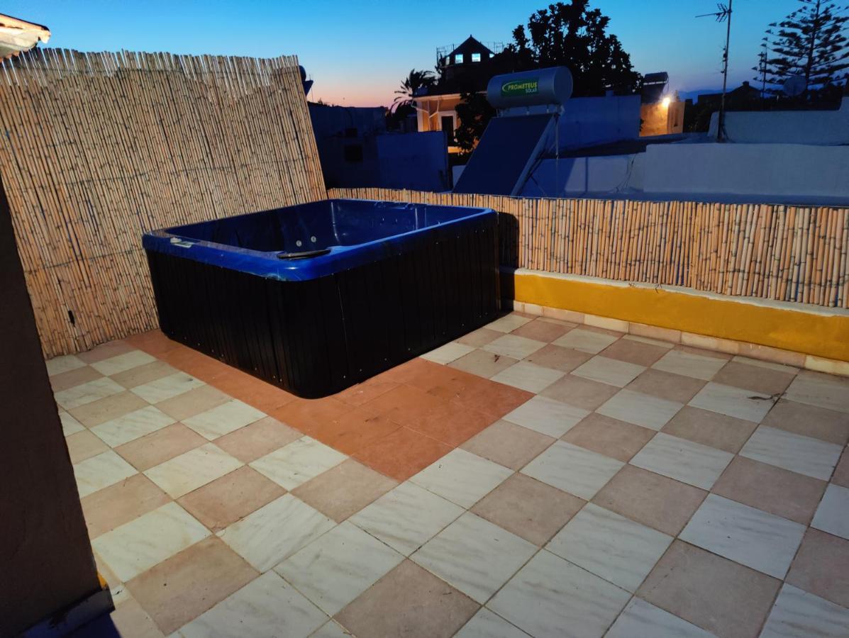 A Unique 3-4 Bedrooms House In Old Town *
