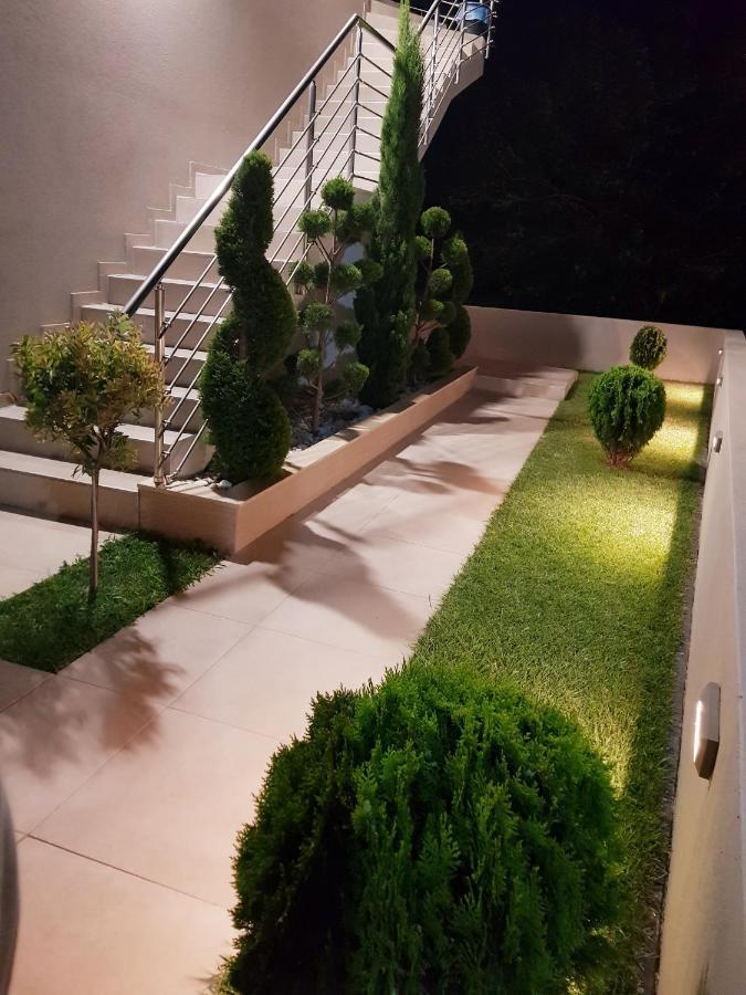 Apartment Sithonia Suites Luxury 3 Beds Studio, Semi-Ground Floor