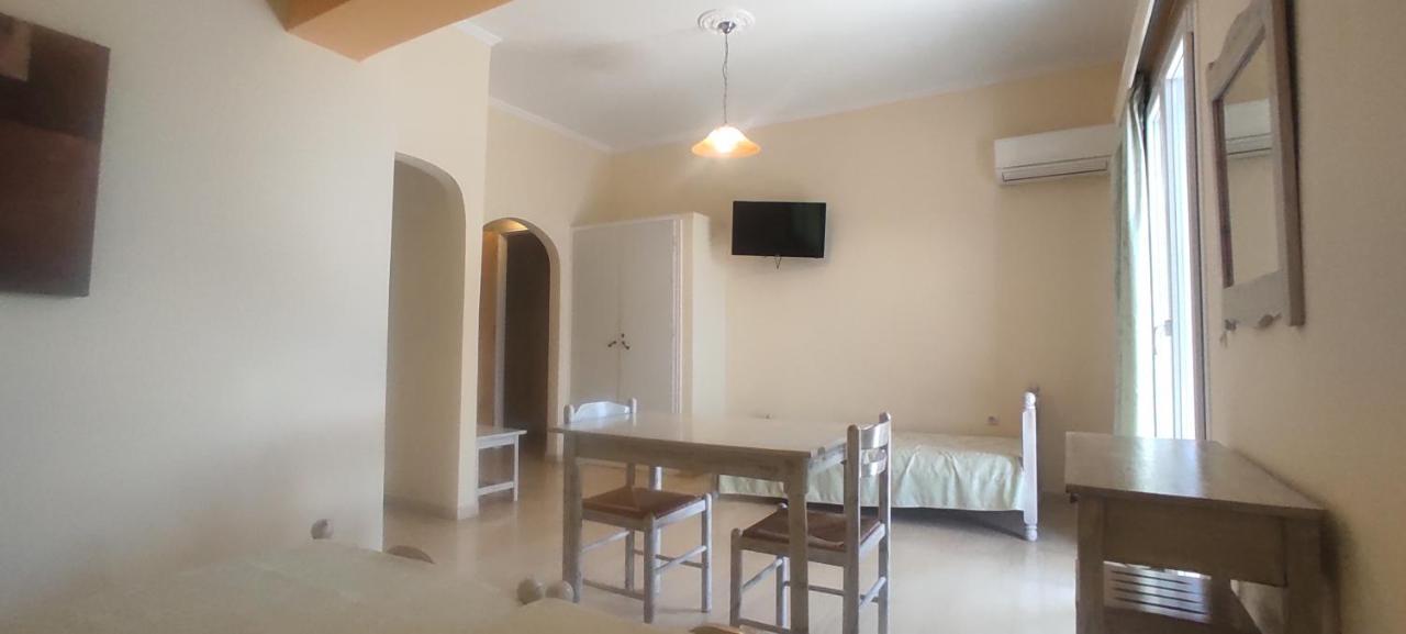 Logan's Nydri (Lefkada)
