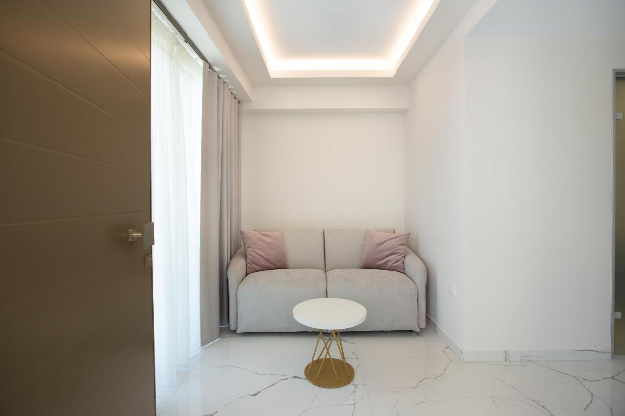 Laguna By Diomedes Group 2*
