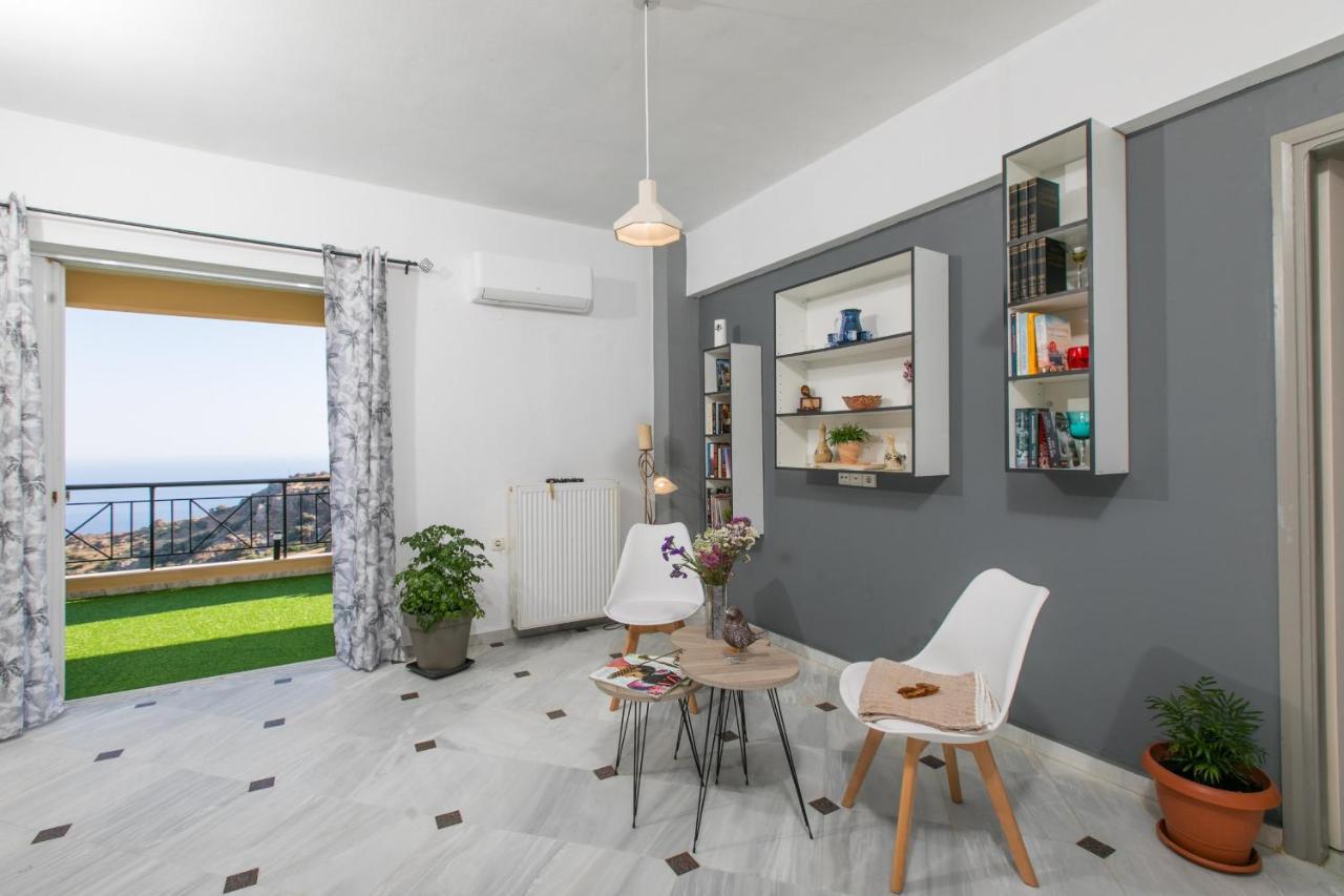 Irini's Sea View House *