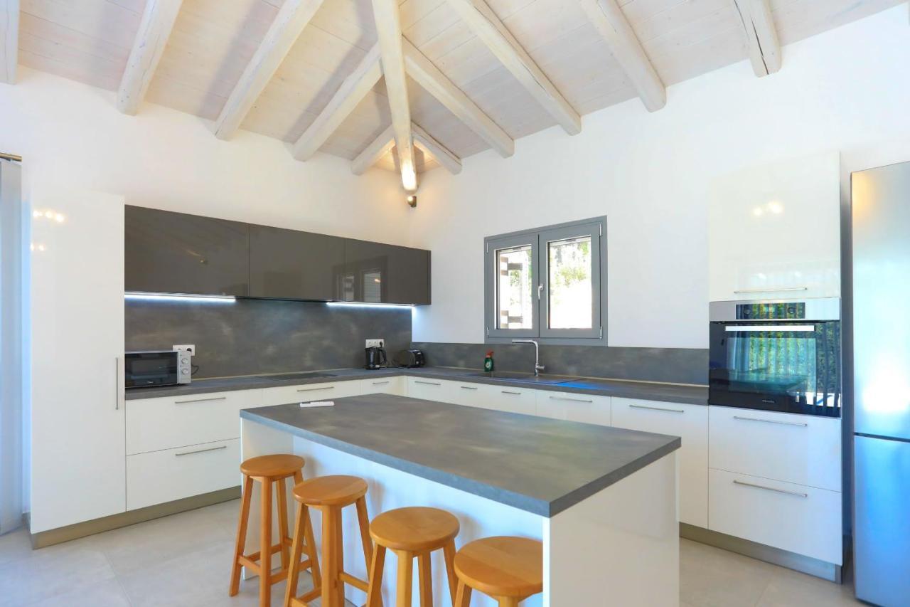 Villa Brand New Loki With Large Infinity Pool Wifi And Sea Views *