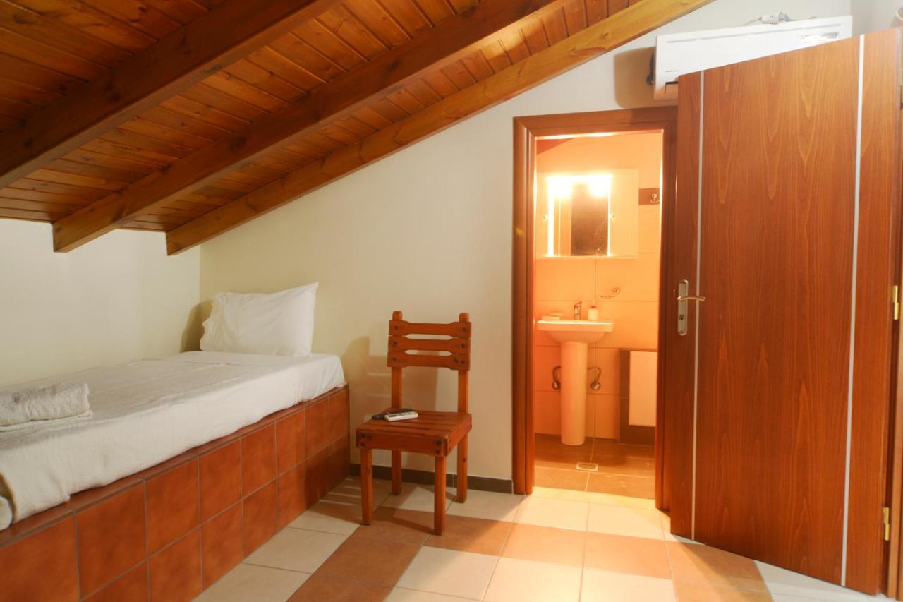 Papadeas Holiday home *