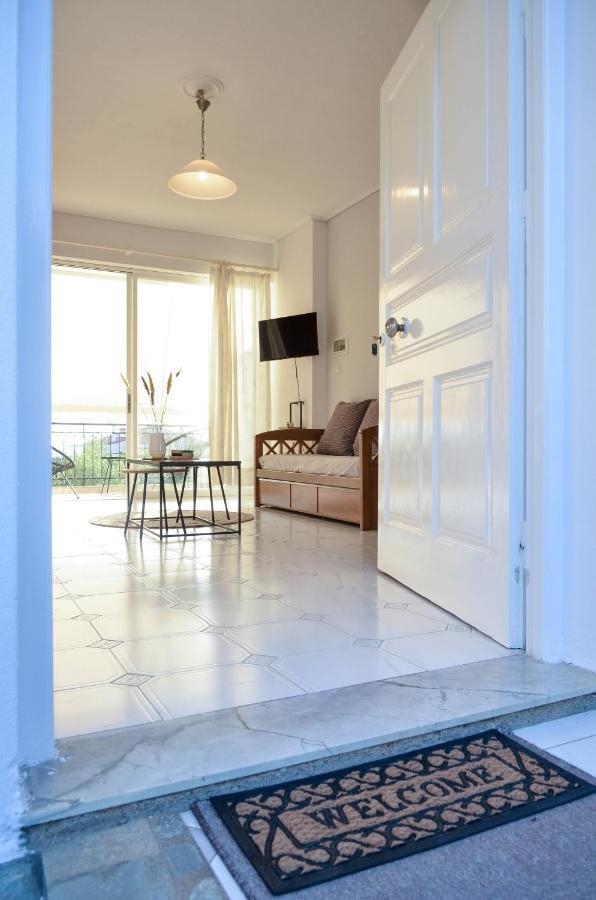 Minimal Sea House Apartment