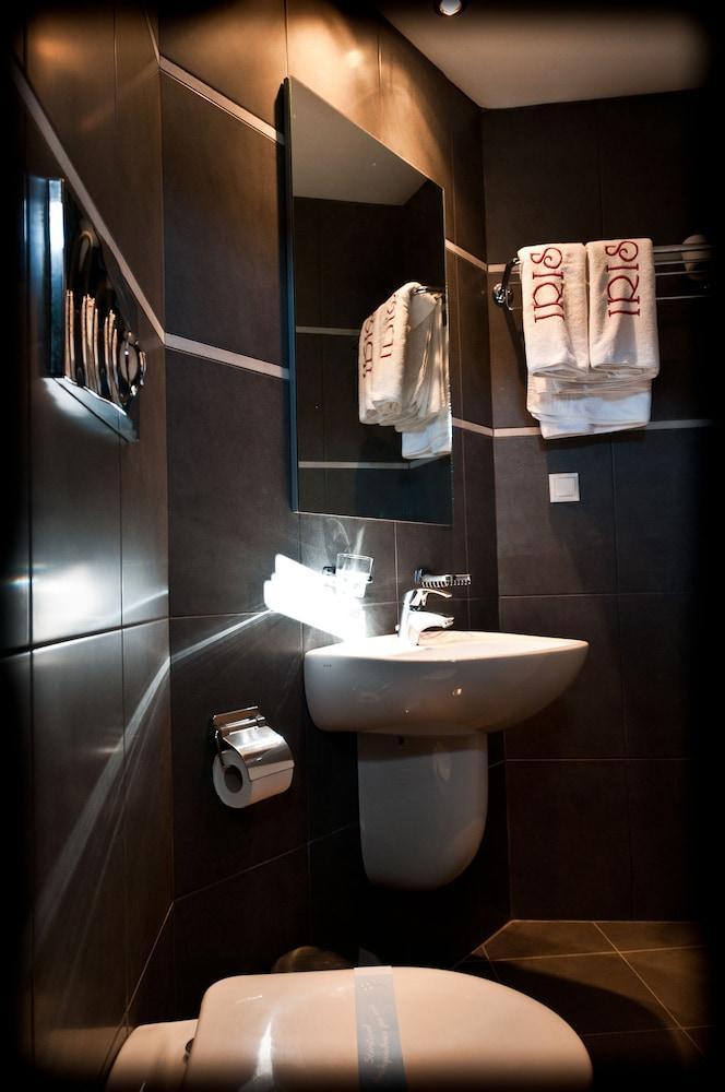 Iris Aparthotel 3*