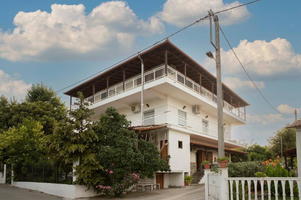 Gravanis Studios Apartment