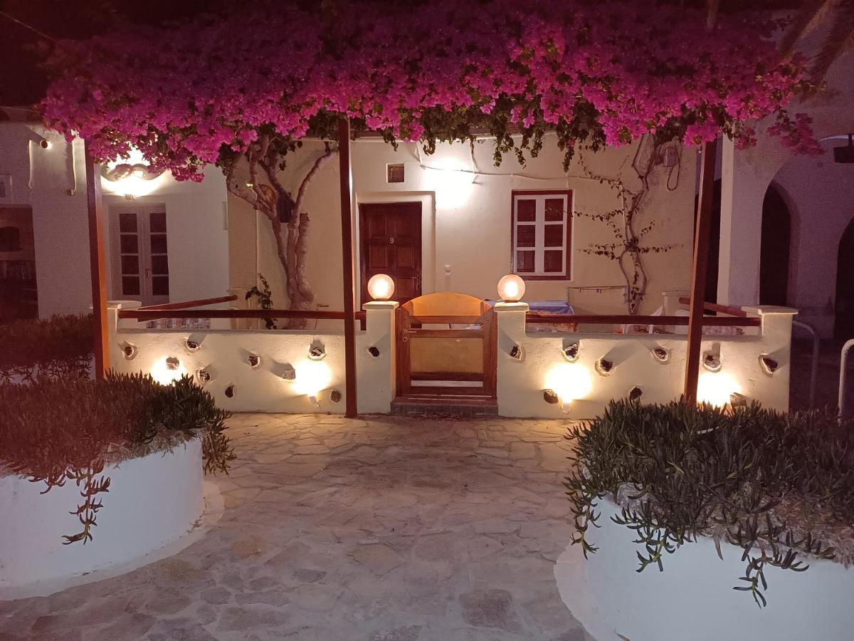 Guest house Evelina Pension: Diverse Near Black Perissa (Santorini)