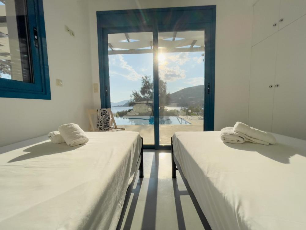 Zidanos Luxurious Sea Front Villa