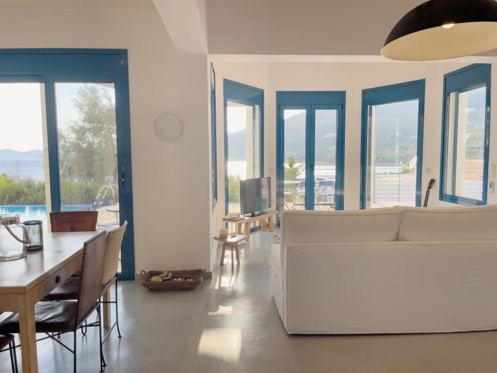 Zidanos Luxurious Sea Front Villa *