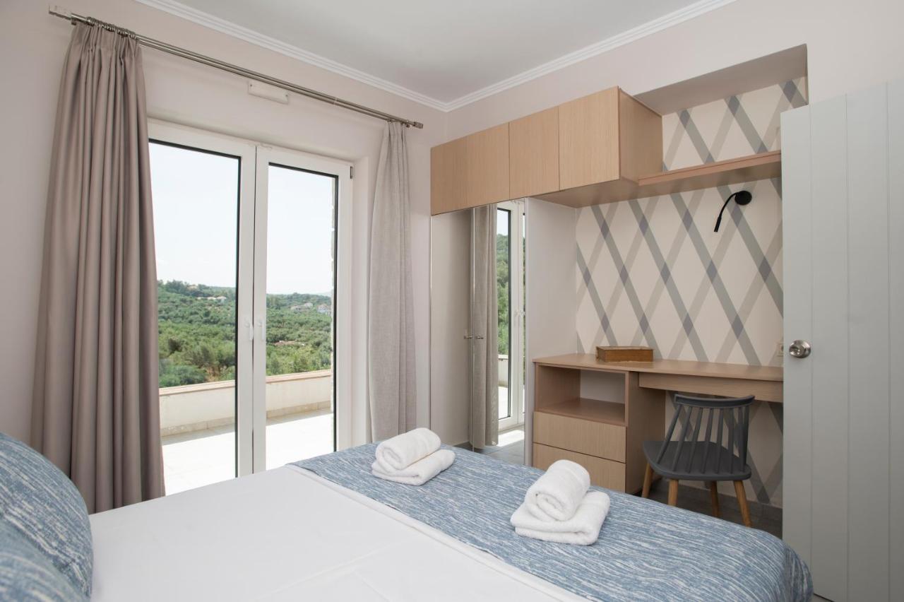 Alma Hills * Gialova