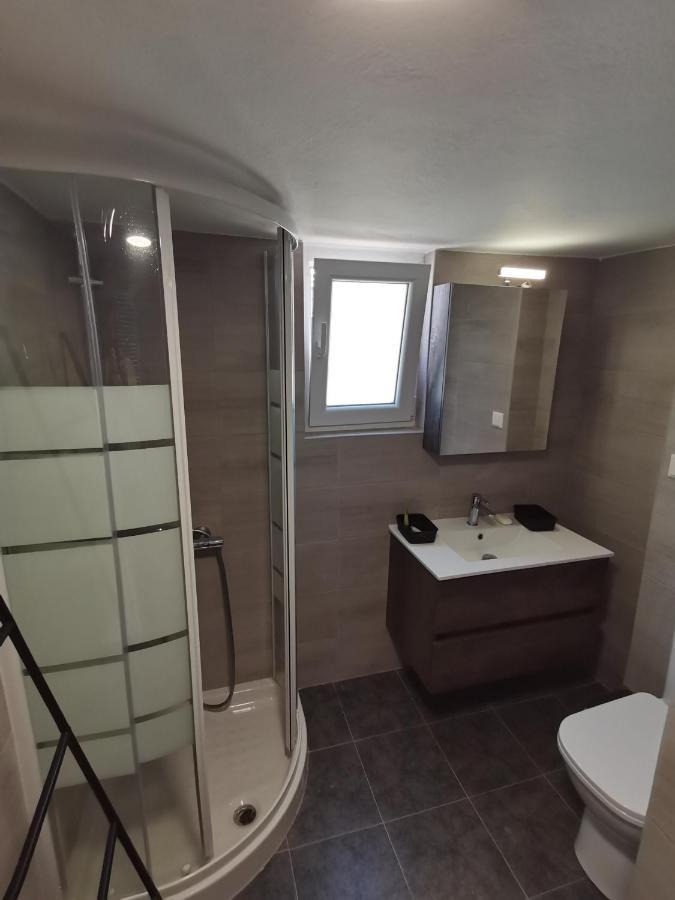 Penthouse Spacious W Super Wifi & Terrace, 2 Min From Metro * Athens