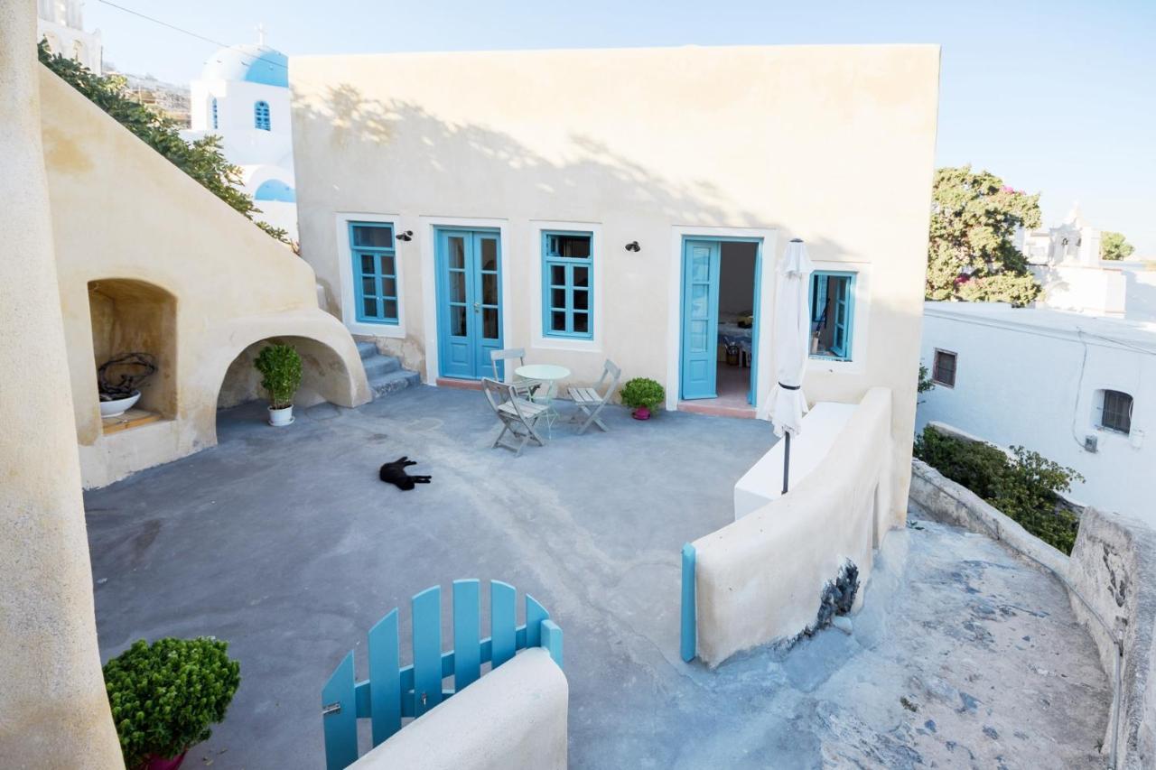 Holiday home Santorinio Yellow House *