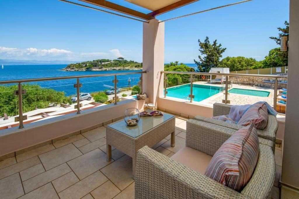 Sea View With Pool Apartment *