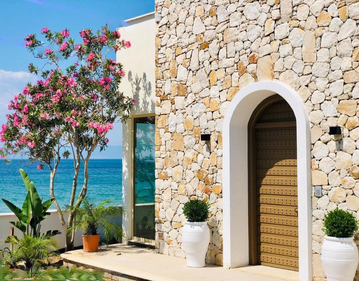 Byblos Aqua-the Sea Front Luxury * Skala Sotiros