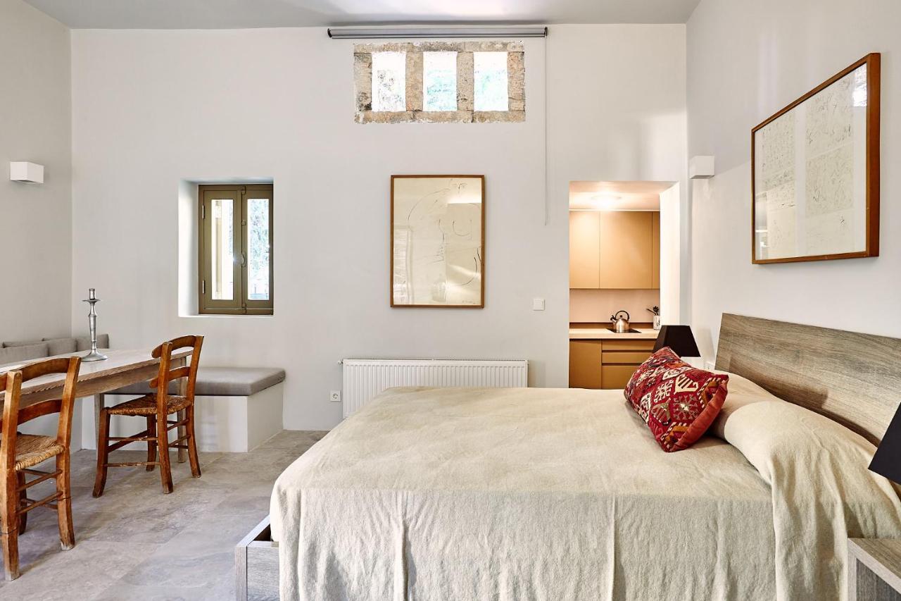 Nikolaou Art Guest house *