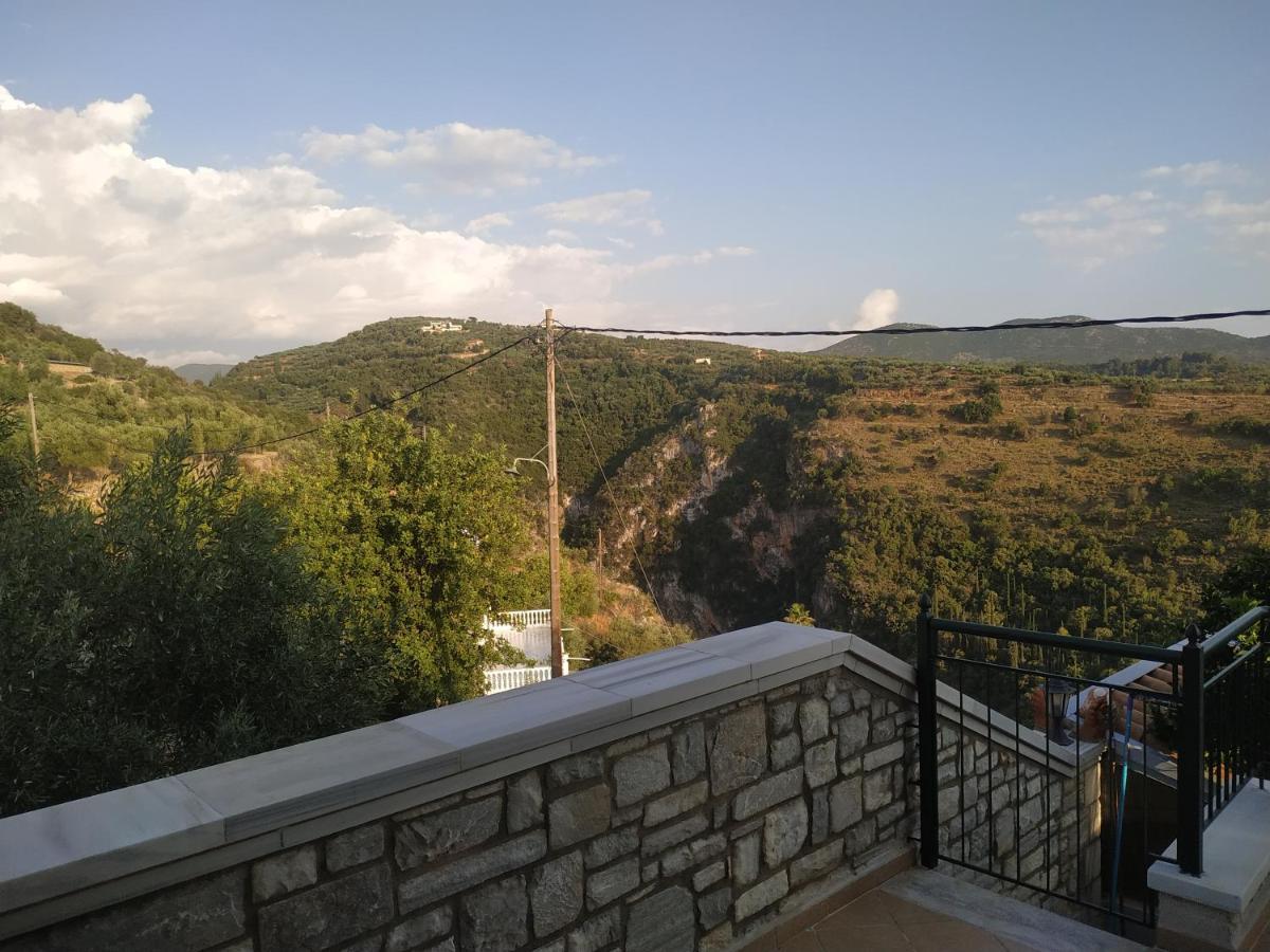 Papadeas Holiday home *