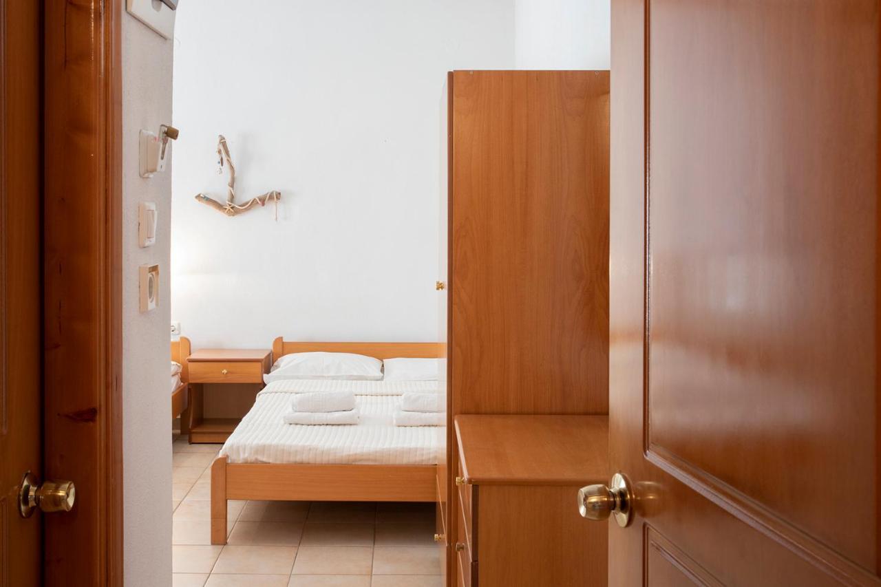 Gravanis Studios *
