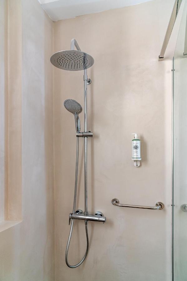 Costa Vasia Boutique Vrachati