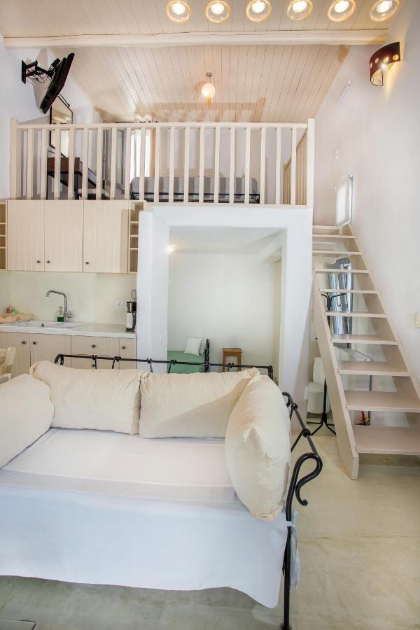 Ianthi Boutique Skyros