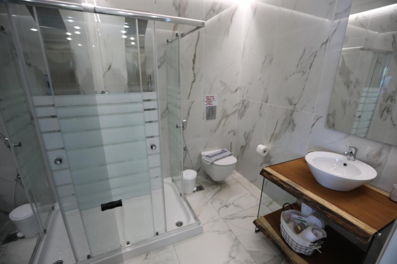 Golden Fox Studios And Suites Apartment Lakones