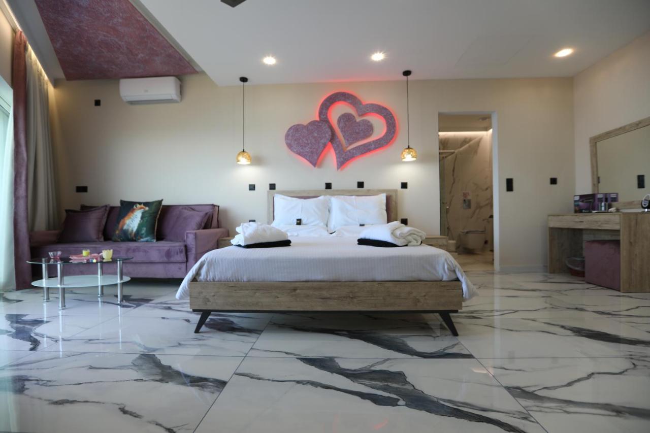Golden Fox Studios And Suites Lakones
