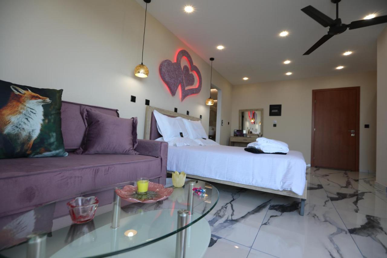 Golden Fox Studios And Suites Apartment