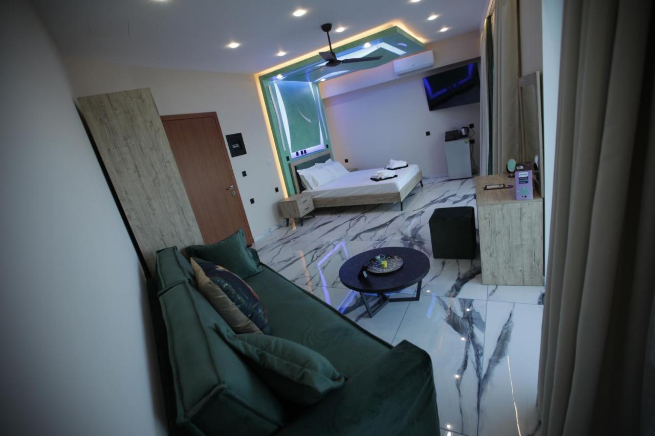Golden Fox Studios And Suites * Lakones