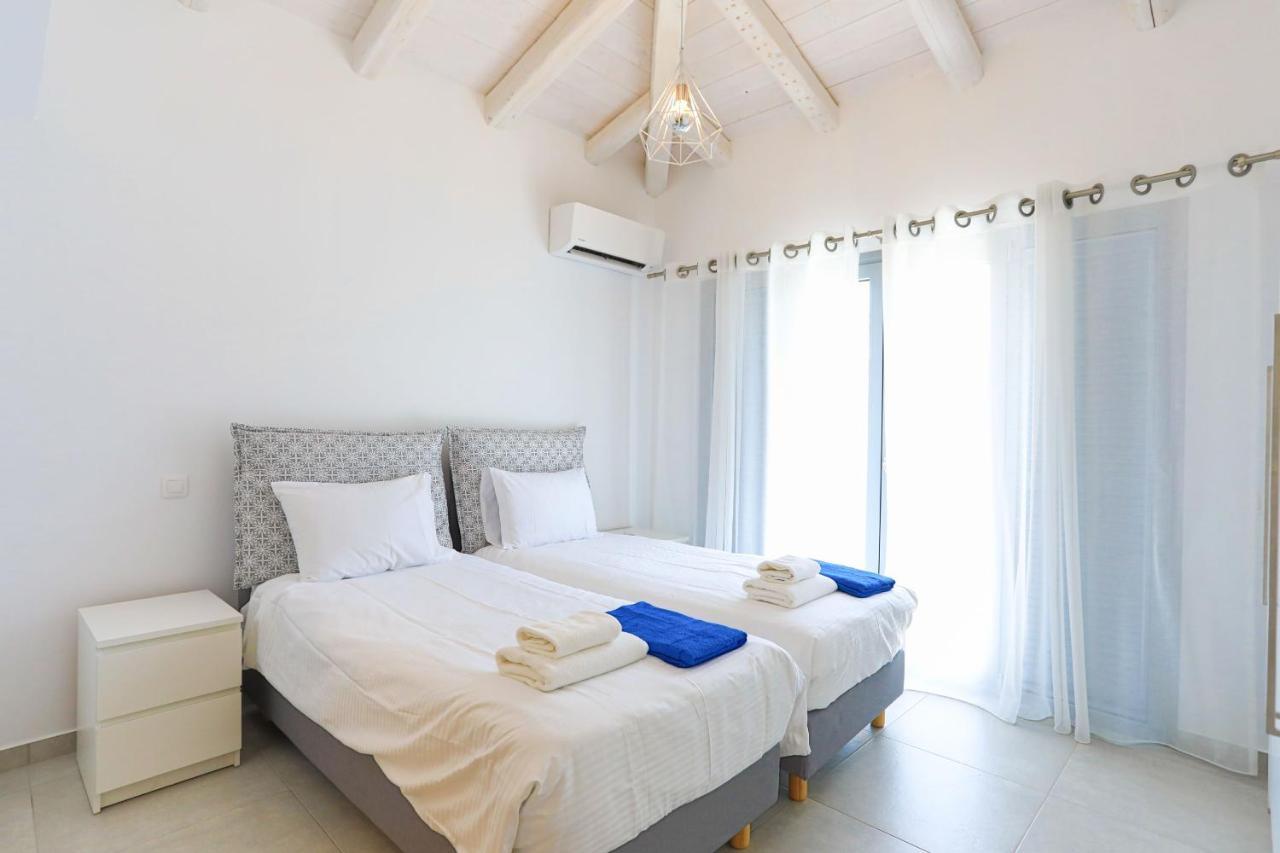 Brand New Loki With Large Infinity Pool Wifi And Sea Views Agnitsini