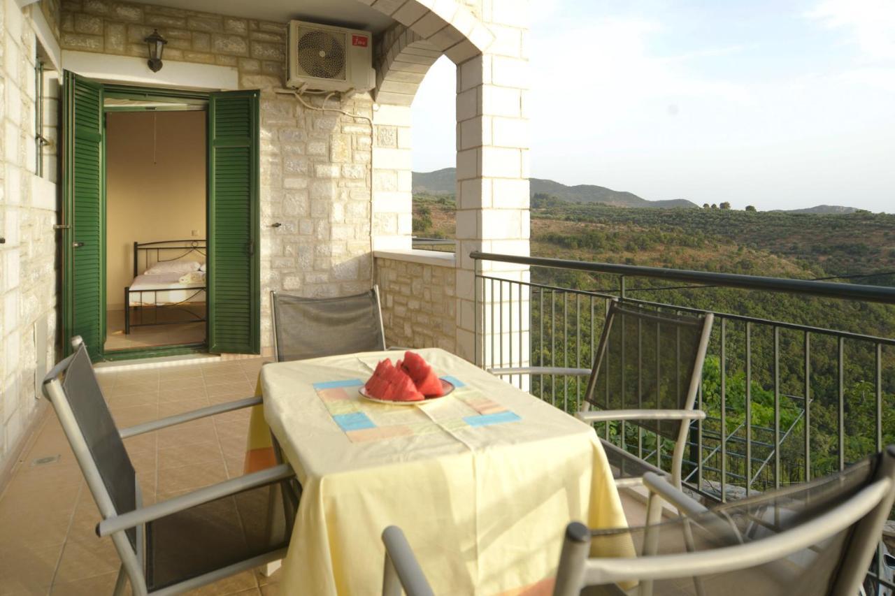 Papadeas Holiday home *