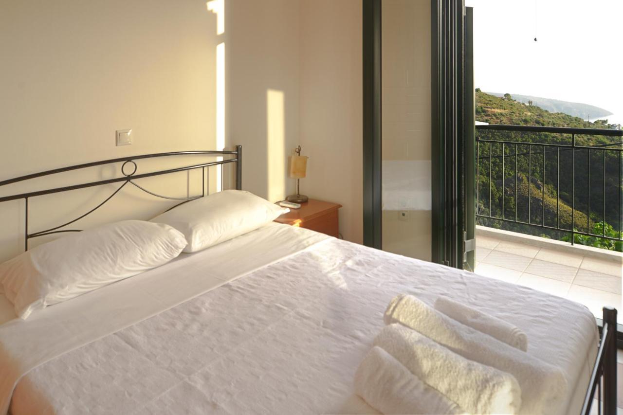 Papadeas Holiday home *