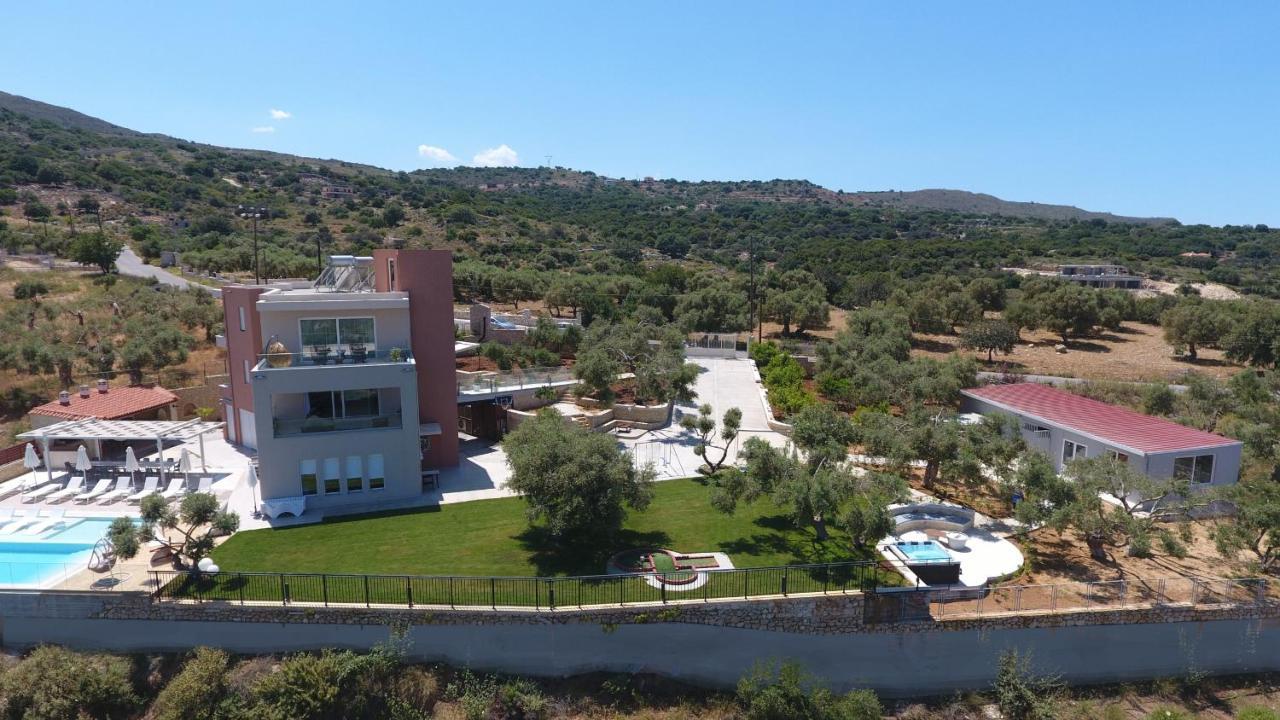 Oasis, Luxury Villa