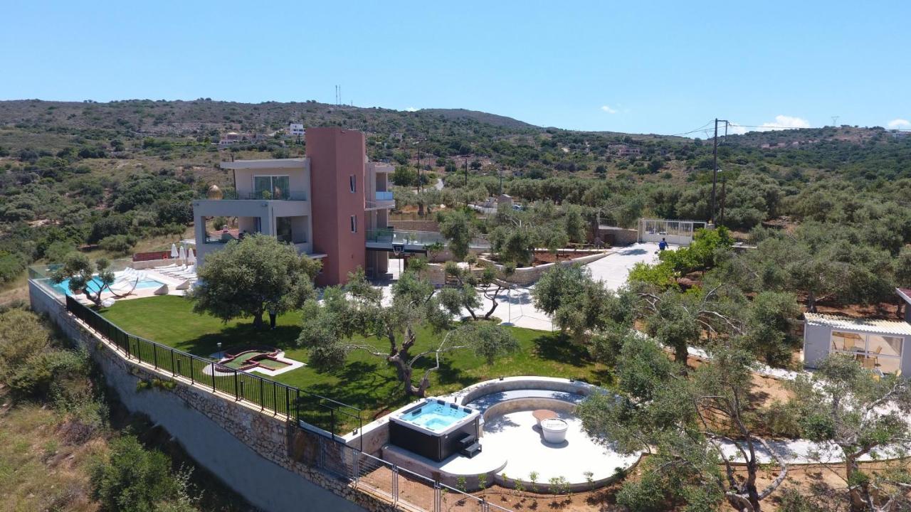 Villa Oasis, Luxury
