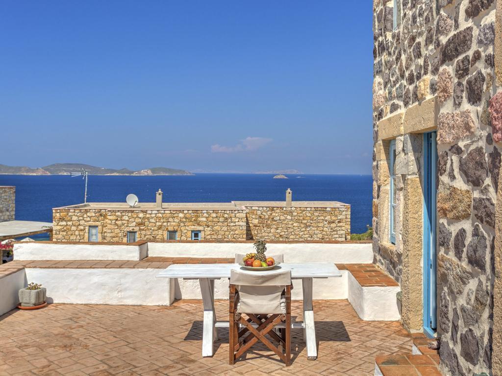 Eirini Luxury Villa *