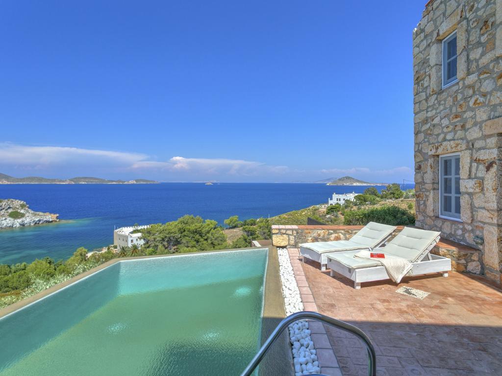 Eirini Luxury Villa *