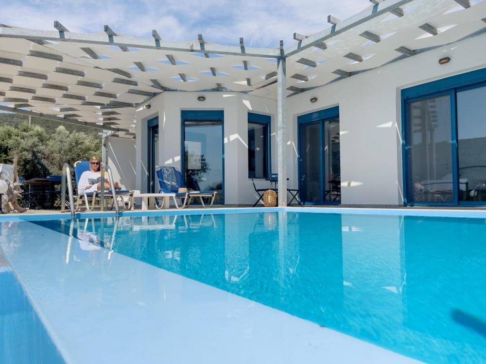 Villa Zidanos Luxurious Sea Front Marantochori