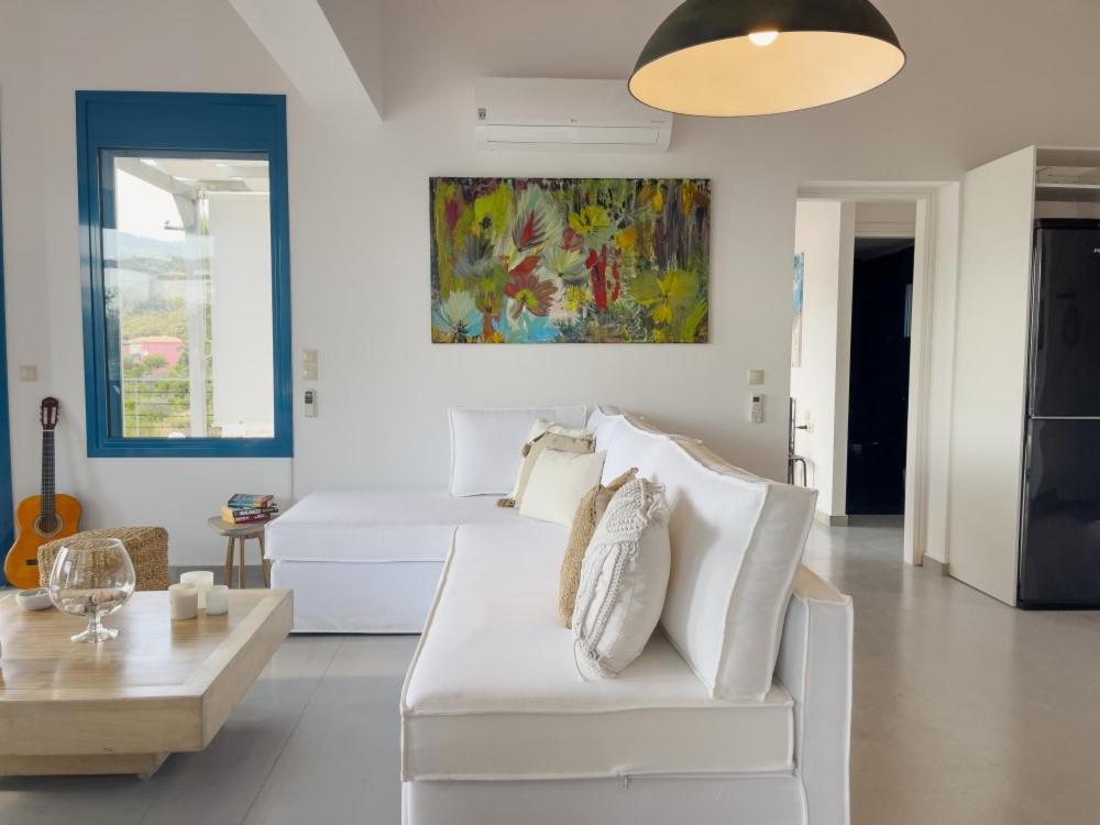 Zidanos Luxurious Sea Front Villa *