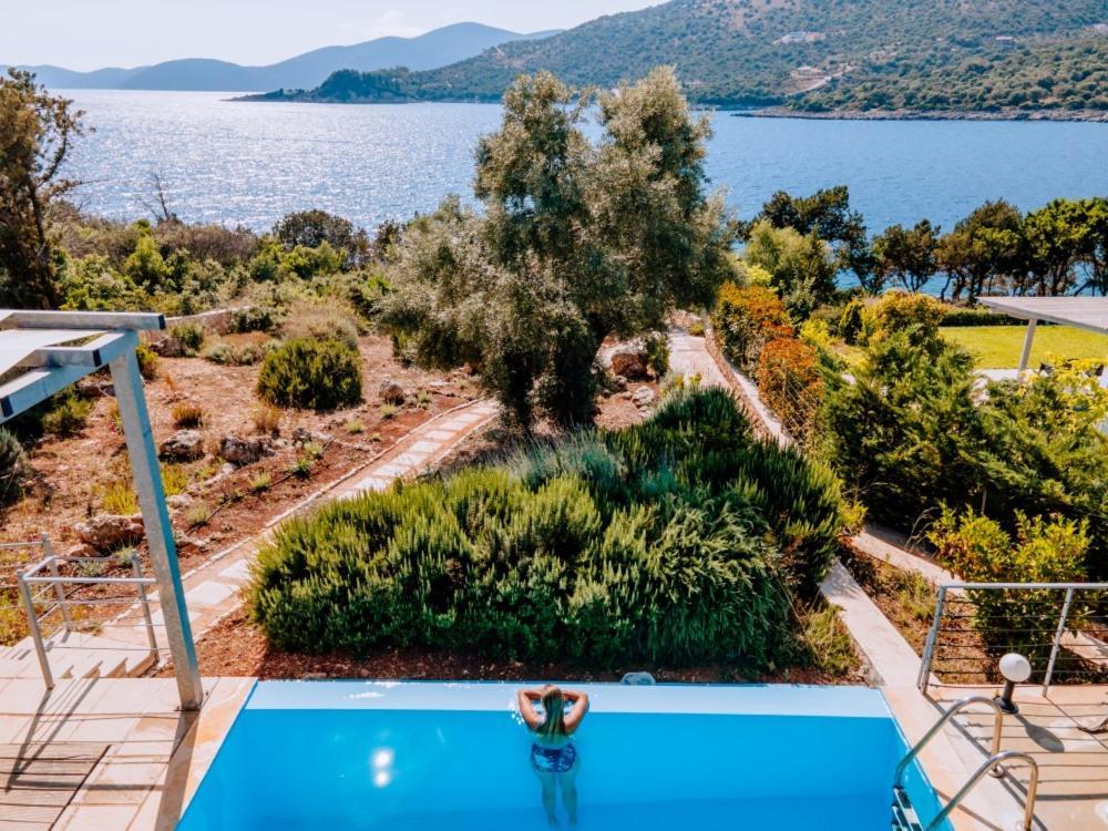 Zidanos Luxurious Sea Front *