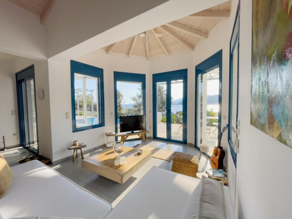 Zidanos Luxurious Sea Front Villa Marantochori