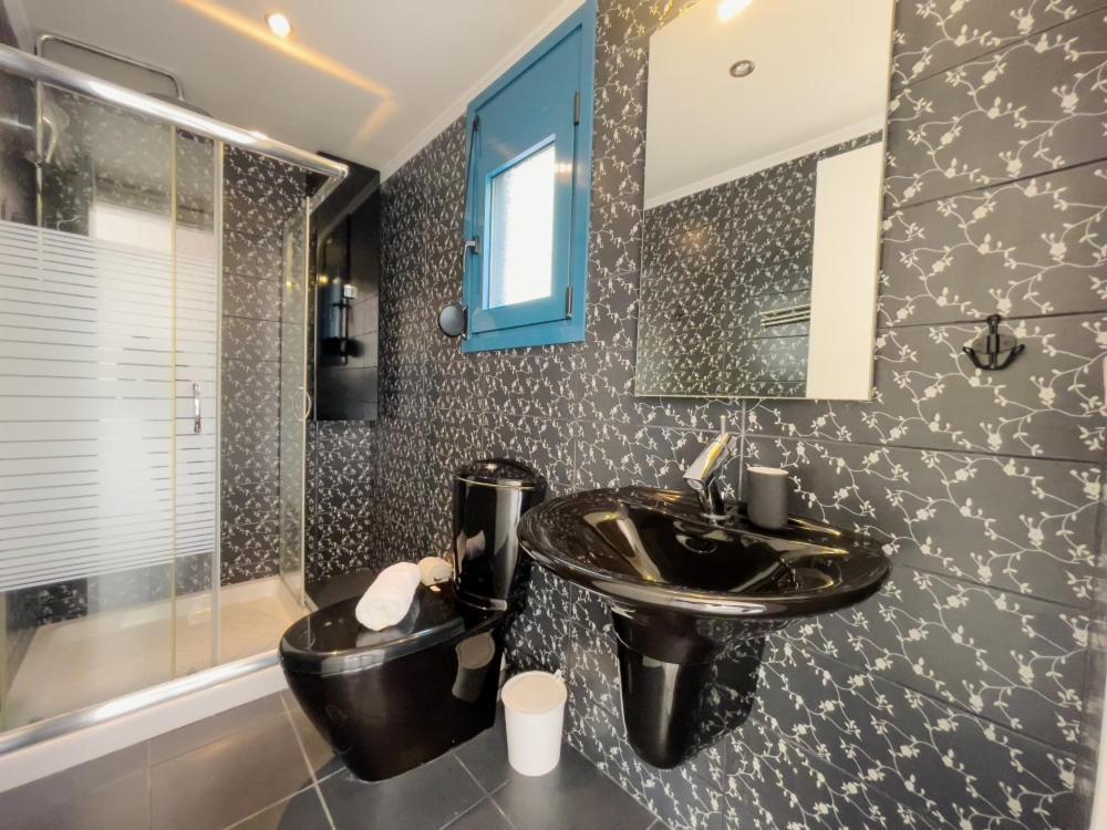 Zidanos Luxurious Sea Front Villa