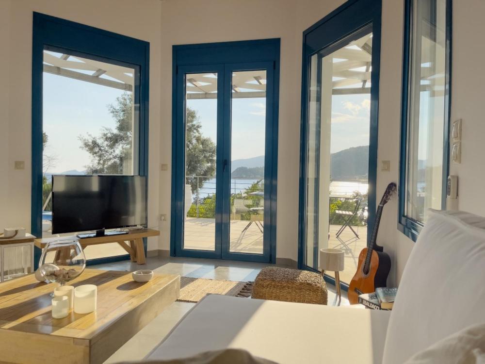 Zidanos Luxurious Sea Front Villa Marantochori