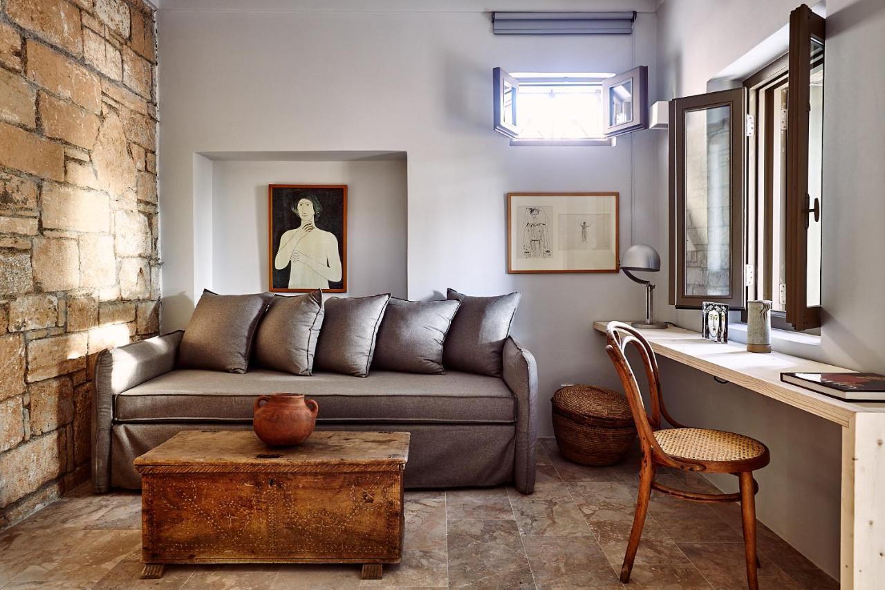 Nikolaou Art Guest house *