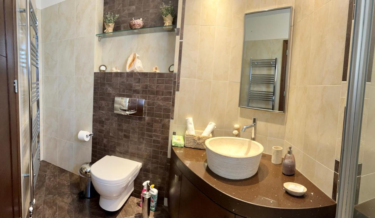 Anatoli Luxury