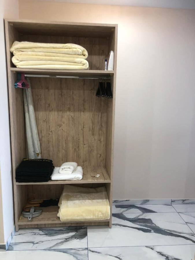 Golden Fox Studios And Suites Apartment Lakones
