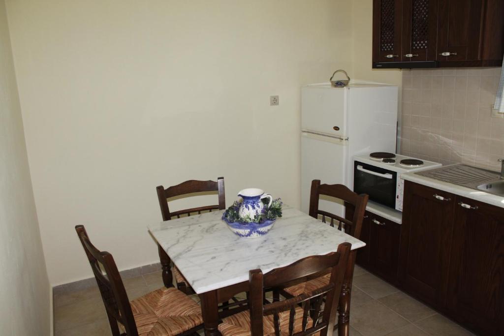 Akrogiali Posidhonia (Syros)