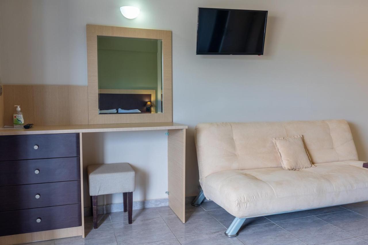 Paradise Hotel Finikounta